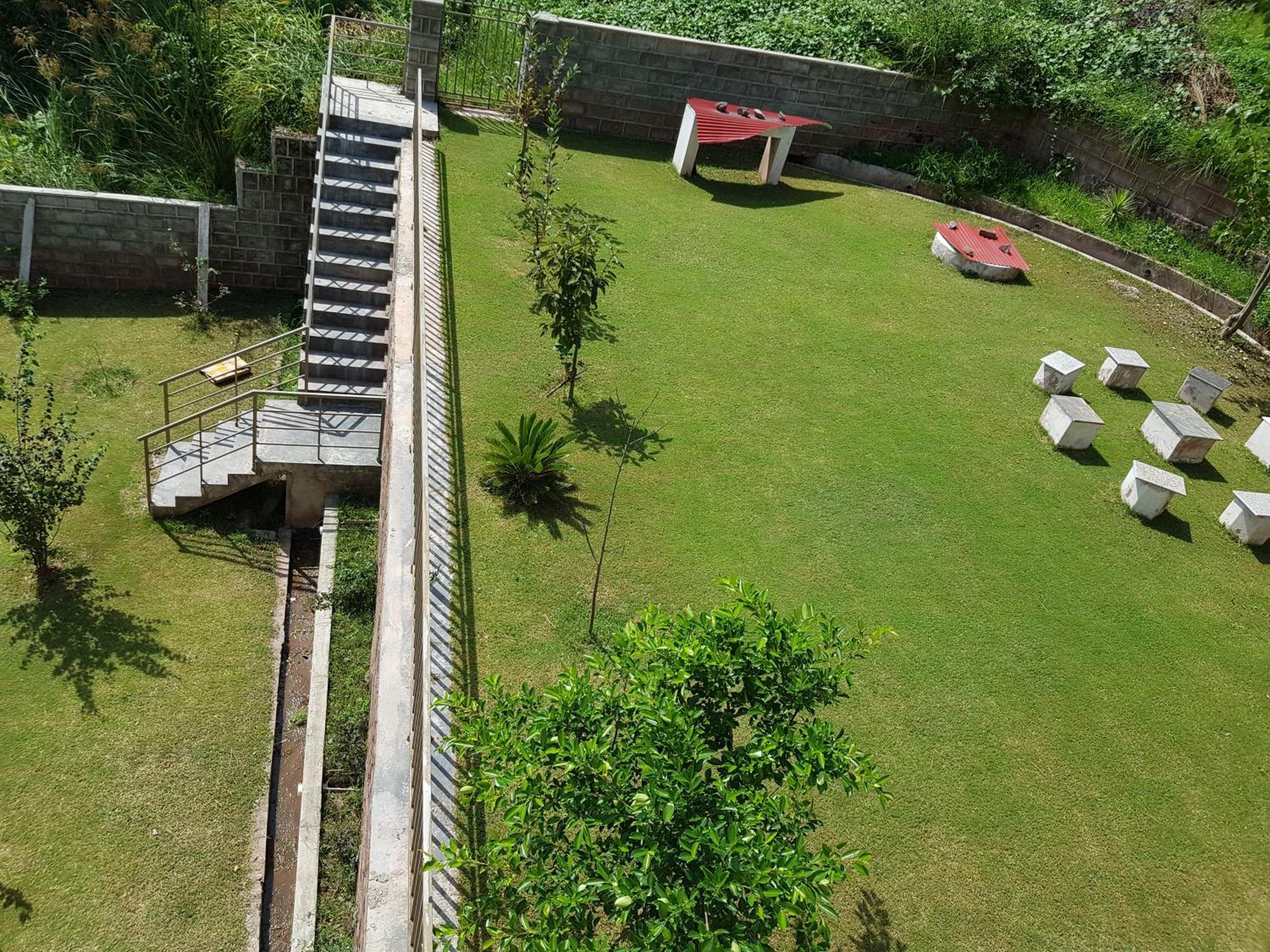 Roof Top Resort Murree Buitenkant foto