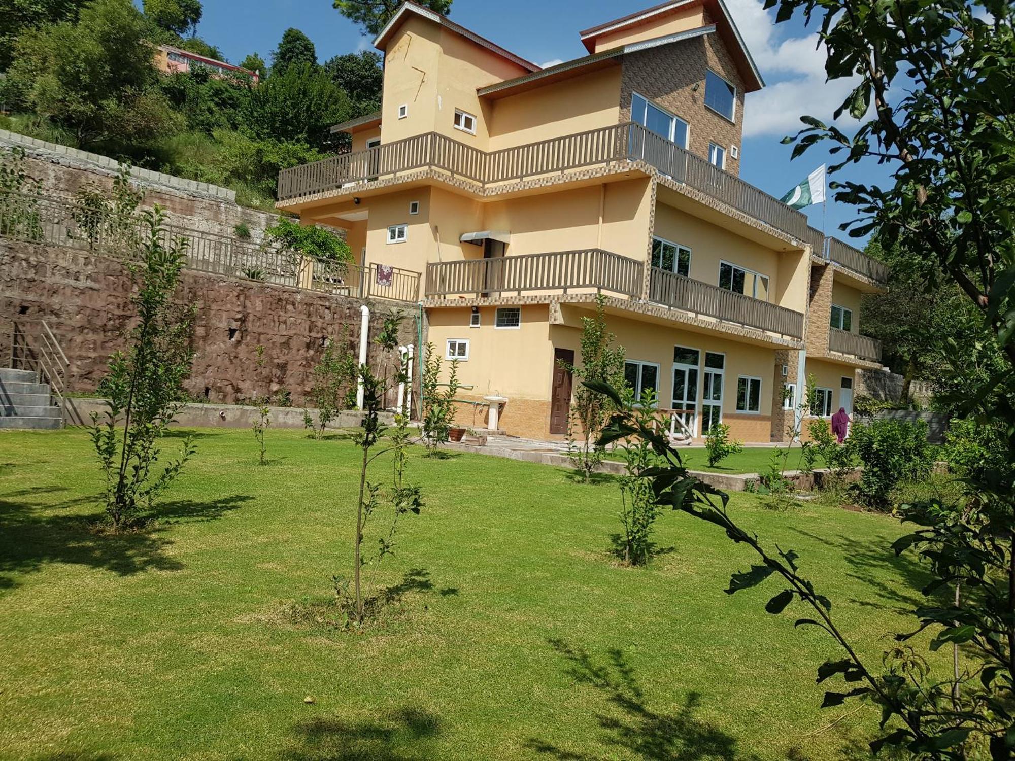 Roof Top Resort Murree Buitenkant foto
