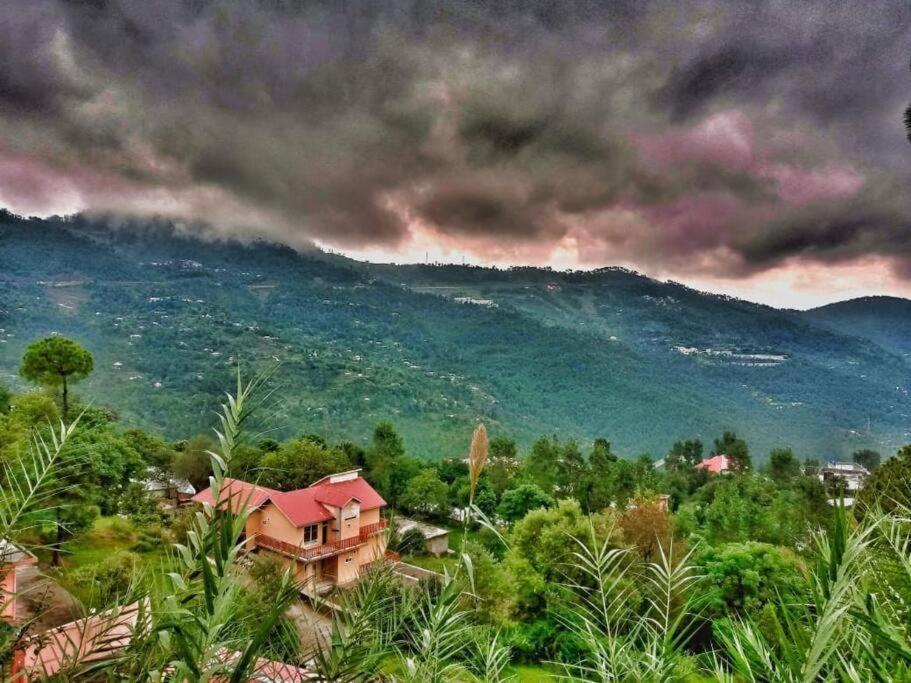 Roof Top Resort Murree Buitenkant foto