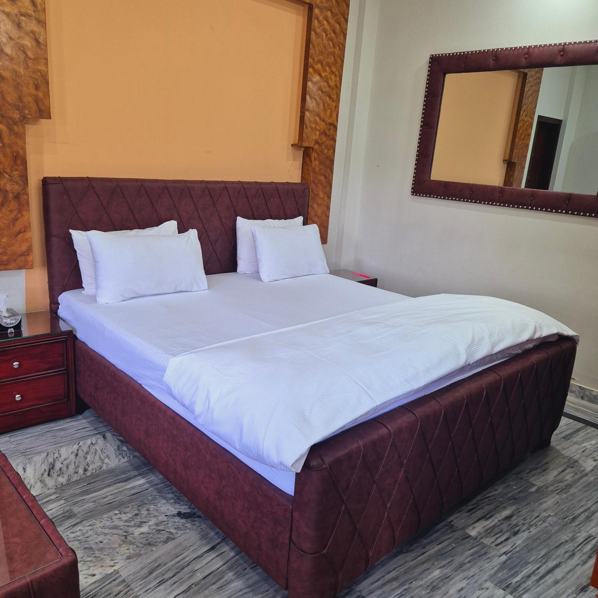 Roof Top Resort Murree Buitenkant foto
