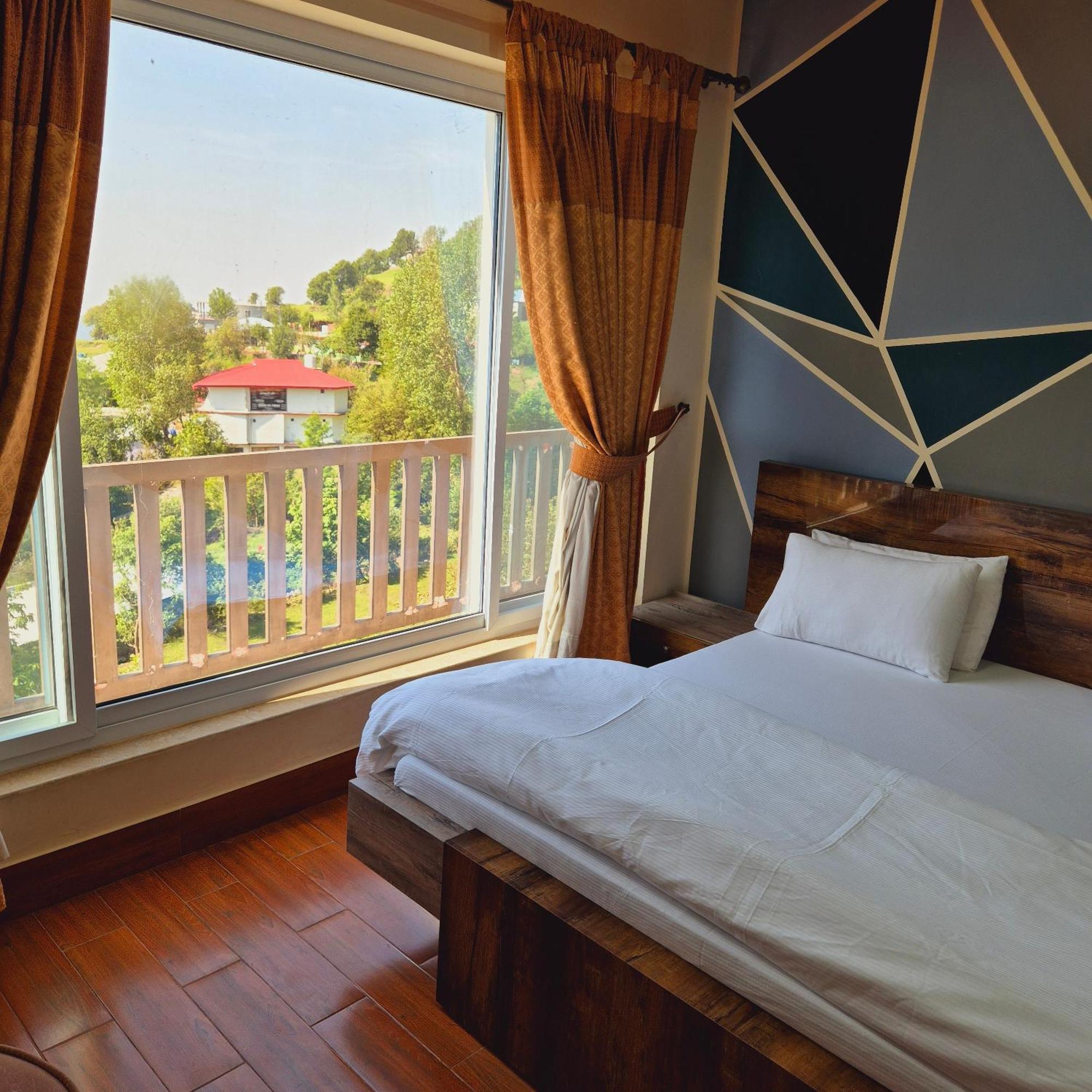 Roof Top Resort Murree Buitenkant foto