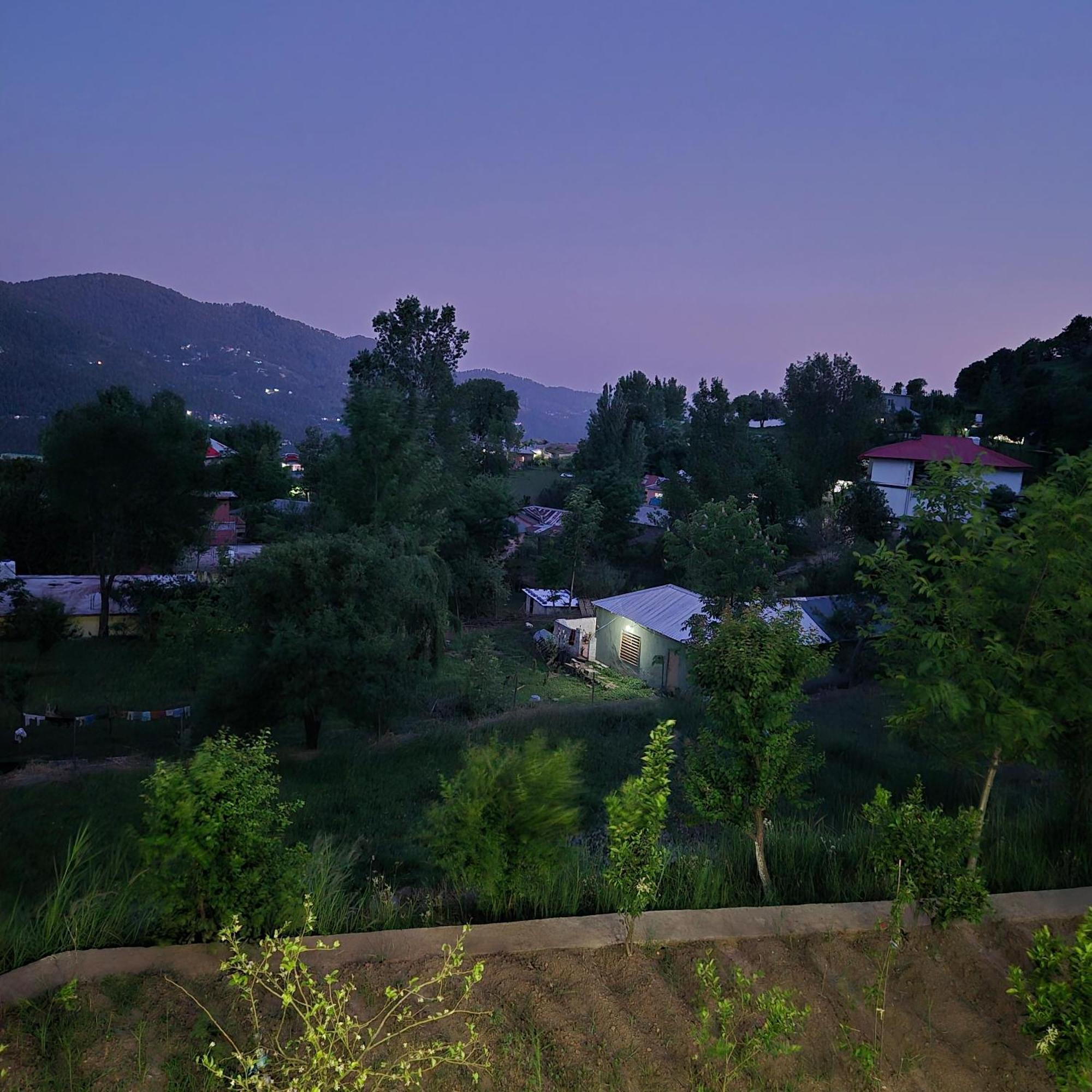 Roof Top Resort Murree Buitenkant foto